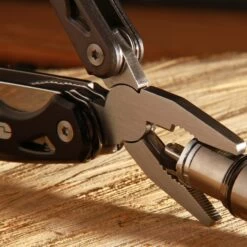 True Utility Seven -Camping Série Magasin outil multitool multifonction seven true utility 05