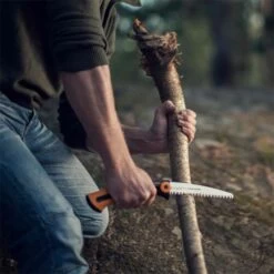 Scie Fiskars Xtract SW73 -Camping Série Magasin scie pliable fiskars xtract sw73